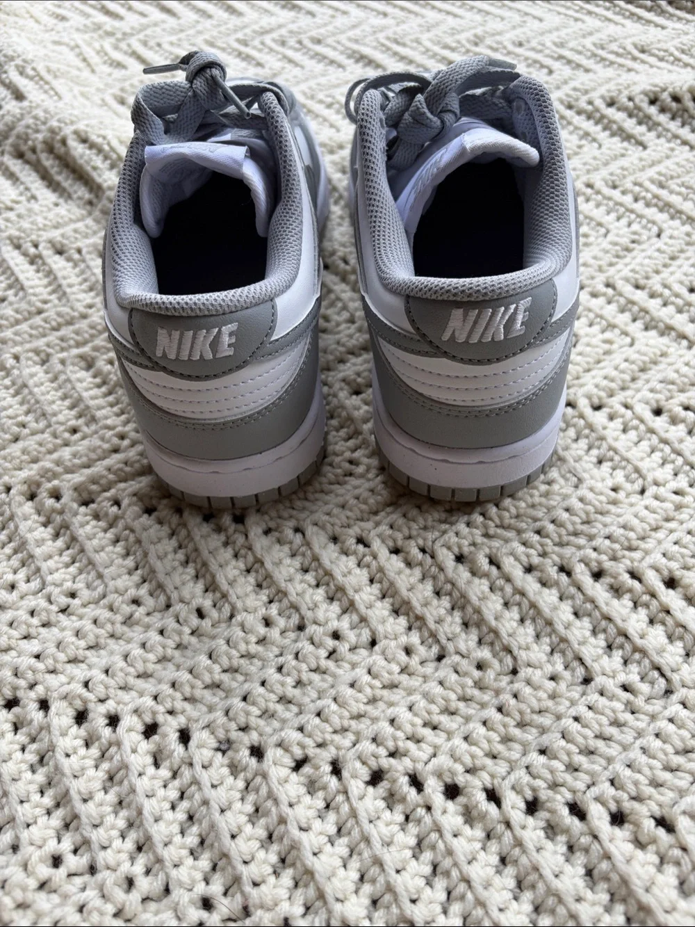 Nike Kids Low-Top Sneakers in Grey and White
